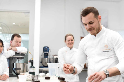 Nos mallettes franchissent les portes de l'école The Pastry Academy de Amaury Guichon